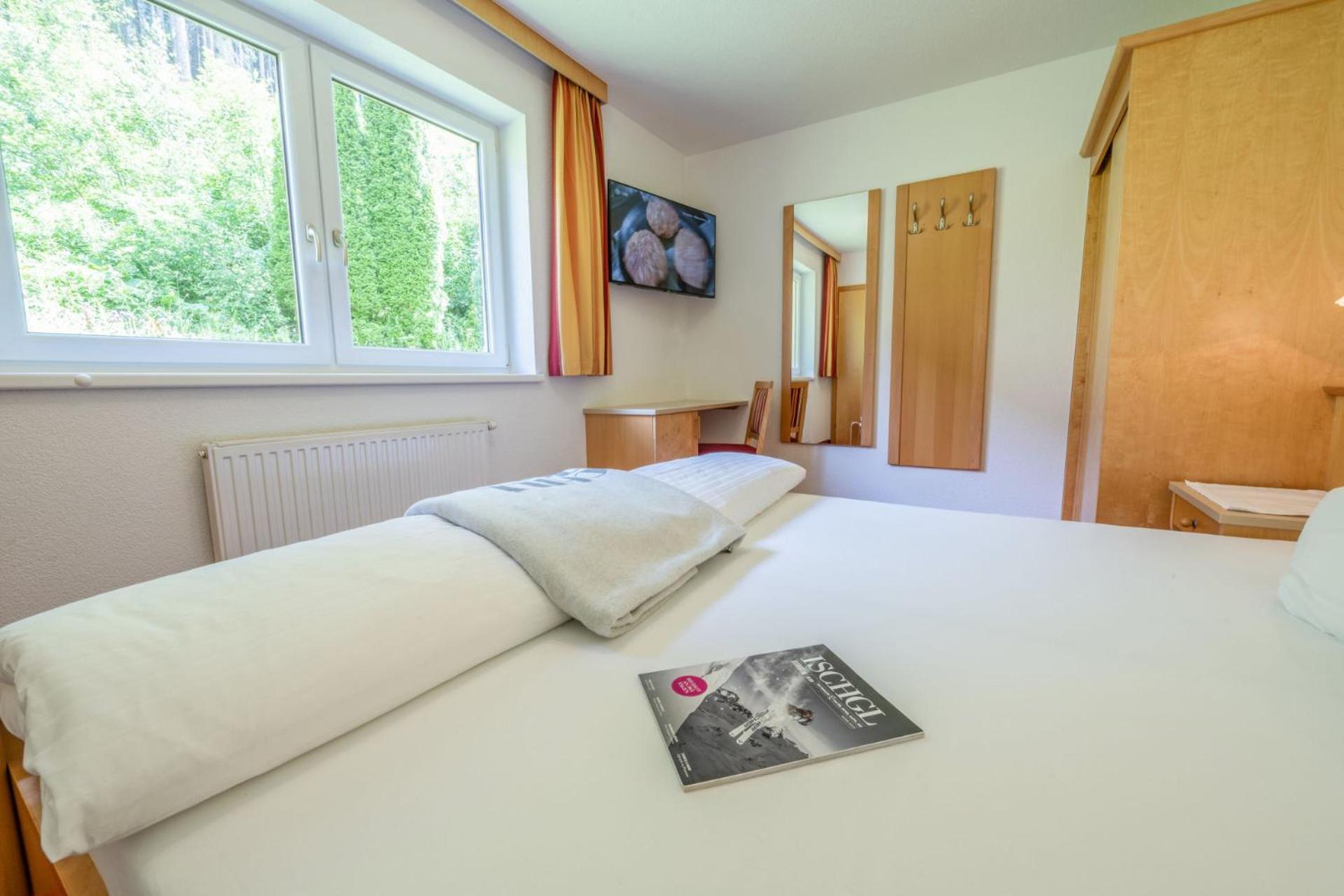 Haus Waldhof Otel Ischgl Oda fotoğraf