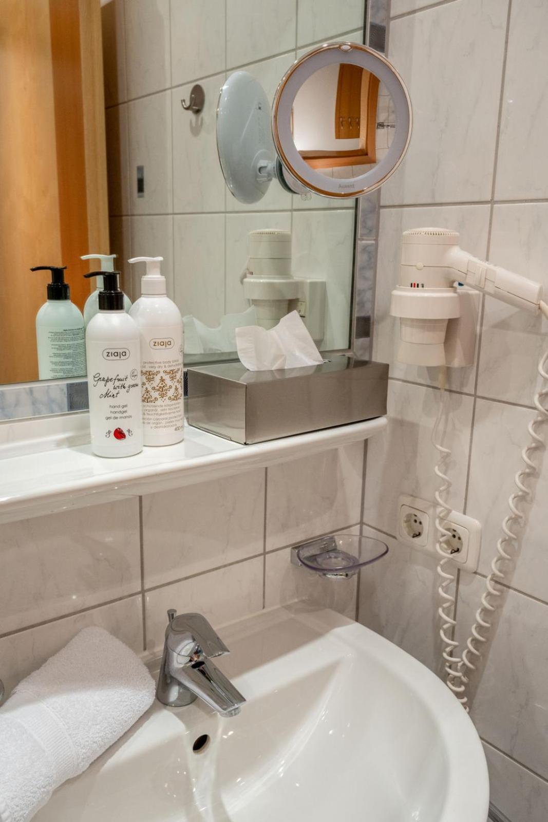 Haus Waldhof Otel Ischgl Oda fotoğraf